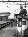 170270 Afbeelding van president-directeur ir. J. Lohmann van de N.S. tijdens zijn toespraak bij de presentatie van de ...